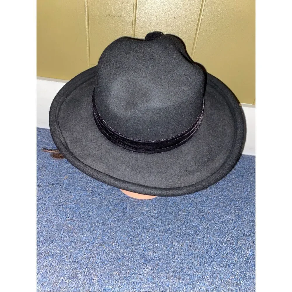 Women OS 100% wool brim hat w/satin ribbon w/  floral appliqué on front of hat